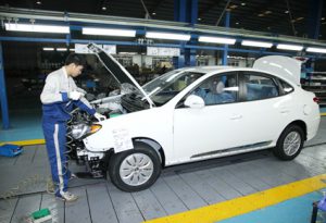 Bộ Tài chính hứa xem xét đề xuất giảm thuế của ô tô Made in Việt Nam.